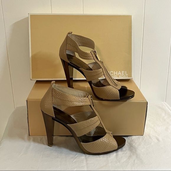 Michael Kors MK tan and brown, leather, strappy sandal heels with gold zipper - Picture 2 of 9